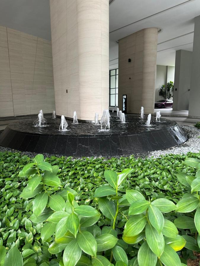Luxury Suites At Eaton Klcc Kuala Lumpur Esterno foto